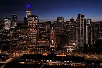 San Francisco’da gökyüzünün renkleri ve şehir ışıkları havadan görüntülendi