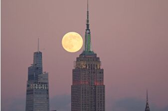 'Soğuk Ay' süper dolunayı New York kentinde görüntülendi
