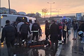 Havalimanı çalışanlarını taşıyan servis devrildi; 2'si ağır 5 kişi yaralandı