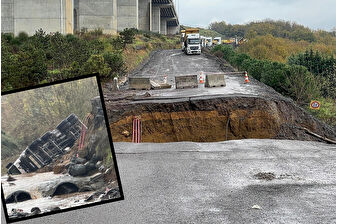 Sarıyer'de yol çöktü iki araç dereye düştü