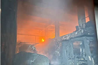 Uşak'ta plastik poşet üretimi yapan fabrikada yangın çıktı