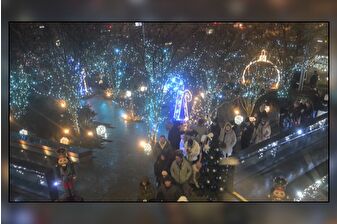 Avrupa'daki en yüksek bina Varso Tower’da Noel pazarı kuruldu