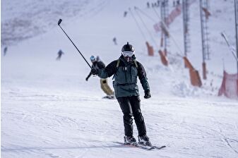 Kayak merkezlerindeki bazı pistlerde kayak, kızak ve snowboard yapılmaya başlandı