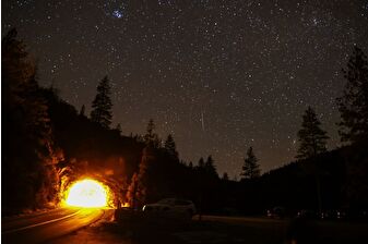 California'da 'Geminid meteor yağmuru' hızlandırılmış çekim yöntemiyle görüntülendi