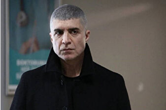 Özcan Deniz, bir sitede 20'ye yakın daire aldığını söyleyen bir emlakçı hakkında suç duyurusunda bulundu