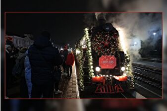 Rusya'da yeni yıl etkinlikleri kapsamında Noel Baba treni Belgorod'da karşılandı