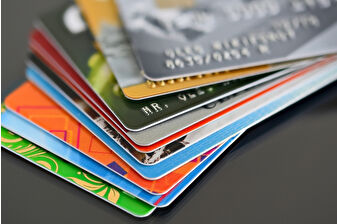 Kredi kartlarında rekor limit artışı iç talep riskini büyütüyor