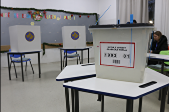 Kosova'da seçmenler erken seçim için sandık başına gitti