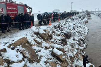 Şanlıurfa'da sulama kanalına düşen otomobildeki 4 kişi için kurtarma çalışması başlatıldı