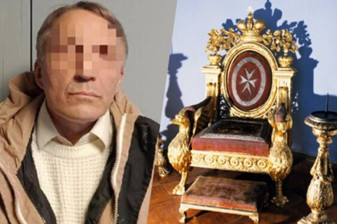 Selfie çekmek için tarihi tahta oturan ziyaretçiye 826 bin ruble restorasyon masrafı ve 21 bin 500 ruble mahkeme harcı kesildi