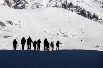 Tunceli'de kış tırmanışı yapan dağcıların 3 metrelik karda zorlu yolculuğu