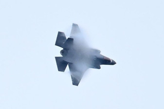 ABD'ye ait F-35 uçağı, İran semalarında hasar aldı ve acil olarak indi