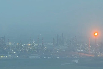 İran, İsrail'in Hayfa kentindeki petrol rafinerisini vurdu