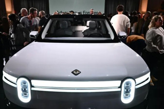 Uber, robot taksi üretimi için elektrikli araç üreticisi Rivian ile anlaşma imzaladı