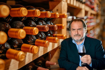 Türkiye’de de birçok bağın kurulmasına danışmanlık yapan 'Şarap Sihirbazı' lakaplı Michel Rolland 78 yaşında kalbine yenildi