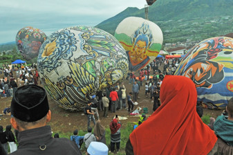 Endonezya'da Sıcak Hava Balonu Festivali gerçekleştirildi