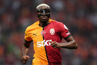 Victor Osimhen kolundaki kırık sonrası ameliyat edildi