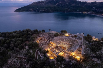 Geçmişin izleri, Ege’nin mavisiyle Amos Antik Kenti'nde buluşuyor