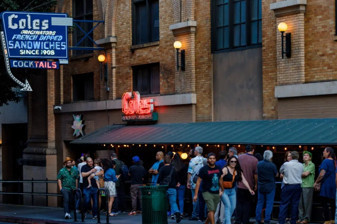 Los Angeles’ın 118 yıllık ikonik restoranı Cole’s, tüm çabalara rağmen kapanıyor