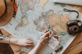 ABD ve İsrail'in İran'a saldırılarıyla başlayan Orta Doğu'daki savaş turizmde seyahat planlarını değiştiriyor