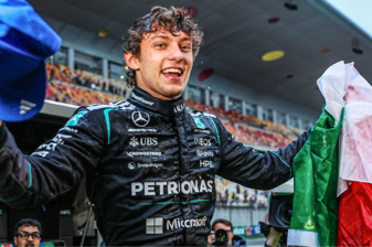 Formula 1'de sezonun üçüncü etabı Japonya Grand Prix'sini 19 yaşındaki Mercedes pilotu Antonelli kazandı, F1 tarihinin en genç şampiyona lideri oldu