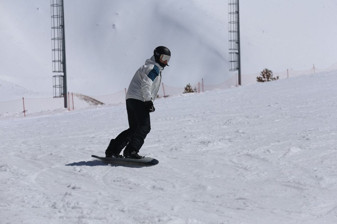 Palandöken'de sezon 'bahar kayağı' ile devam ediyor