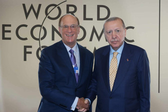 Dünya Ekonomik Forumu, eş başkanı BlackRock'ın CEO'su Larry Fink'in Cumhurbaşkanı Erdoğan'la görüşmesi sonrasında Türkiye için yatırım mesajı verdi