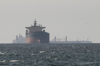 Dubai Limanı’ndaki Kuveyt tankerine İran İHA'lar ile saldırdı