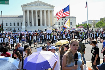 Trump'ın da katıldığı ABD Yüksek Mahkemesi'ndeki oturumda, doğumla vatandaşlık hakkı kazanma konusu tartışıldı