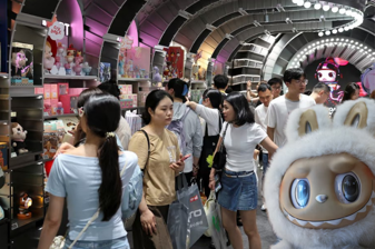 Labubu çılgınlığının sona ermesinin ardından Çinli oyuncak şirketi Pop Mart'ın piyasa değeri  42,5 milyar dolar eridi