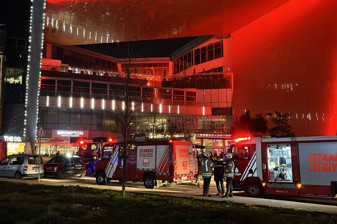 Kağıthane'de alışveriş merkezinde yangın çıktı, AVM tahliye edildi