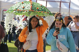 Adana Uluslararası Portakal Çiçeği Karnavalı başladı Merkez Park’ta konser ve sergiler ziyaretçileri ağırladı