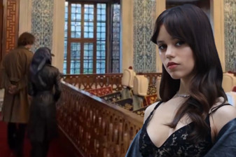 Ünlü oyuncu İstanbul'da türbe ziyaretinde