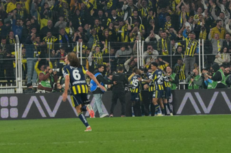Fenerbahçe derbide Beşiktaş'ı 90+11'de attığı golle mağlup etti