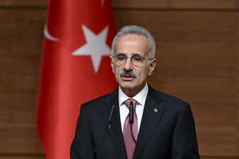 Bakan Uraloğlu, bölünmüş yollarla iki dakikadan birinin tasarruf olduğunu söyledi