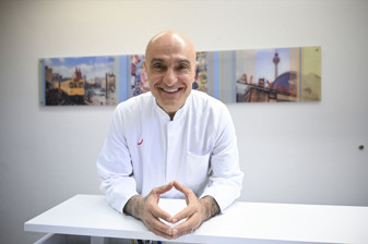 Almanya'da Türk doktor bir ilke imza atarak yeni geliştirilen kalp kapakçığını kalbe yerleştirdi