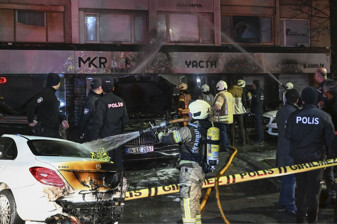 Beşiktaş'ta araç kiralama şirketinde otomobilde çıkan yangı 14 otomobile daha sıçradı