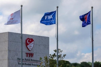 Fenerbahçe-Beşiktaş derbisi sonrası her iki kulüp de ‘saha olayları’ ve ‘çirkin tezahürat’ gerekçeleriyle PFDK’ya sevk edildi