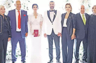 Ünlü patron çift, 20 yıllık aşkın şahidi oldu