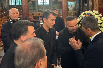 Teknik direktör Lucescu son yolculuğuna uğurlandı, Galatasaraylı futbolcular son anlarında eski hocalarını yalnız bırakmadı
