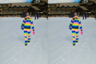 Paris Hilton, renkli tulumu ile kayak keyfinde