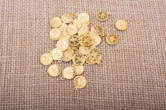 Fatih'te sahte altın üretilen ev ortaya çıkarıldı