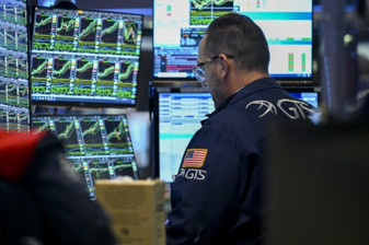 Küresel piyasalar yeni haftaya abluka altında başladı