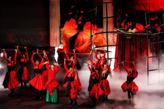 Lady Gaga, Mayhem Ball şovunu Marry the Night ile kapattı