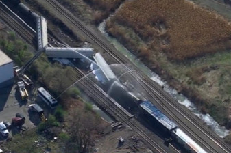 New Jersey'de yük treni raydan çıktı, kimyasal sızıntı alarmı verildi