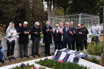 'Baba Hakkı' lakaplı Hakkı Yeten, vefatının 37. yıl dönümünde kabri başında anıldı