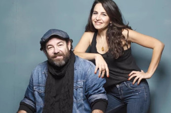 Ünlü oyuncu Bihter Dinçel ile sahne tasarımcısı Barış Dinçel'in 18 yıllık evlilikleri tek celsede 'anlaşmalı' olarak sona erdi