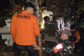 Endonezya'da helikopter faciası; fabrikalar arasındaki yolculukta biri pilot 8 kişi hayatını kaybetti