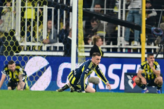 Fenerbahçe, Kadıköy'de ağırladığı Çaykur Rizespor'la berabere kaldı, zirve yarışında ağır yara aldı