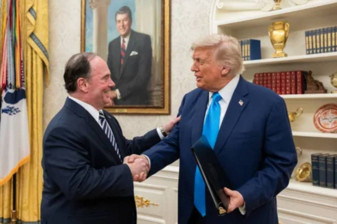 ABD Başkanı Donald Trump'ın sadık dostu milyarder bakan John Phelan gitti, yerine Vietnamlı Hung Cao geldi